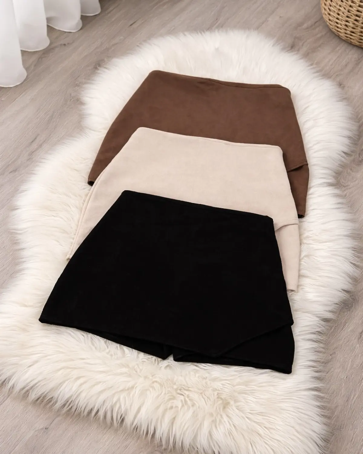 F A L D A S & P A N T I E S 