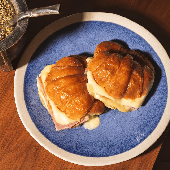 Medialunas Rellenas de Jamon y Queso Artesanales | Listas para Comer 1