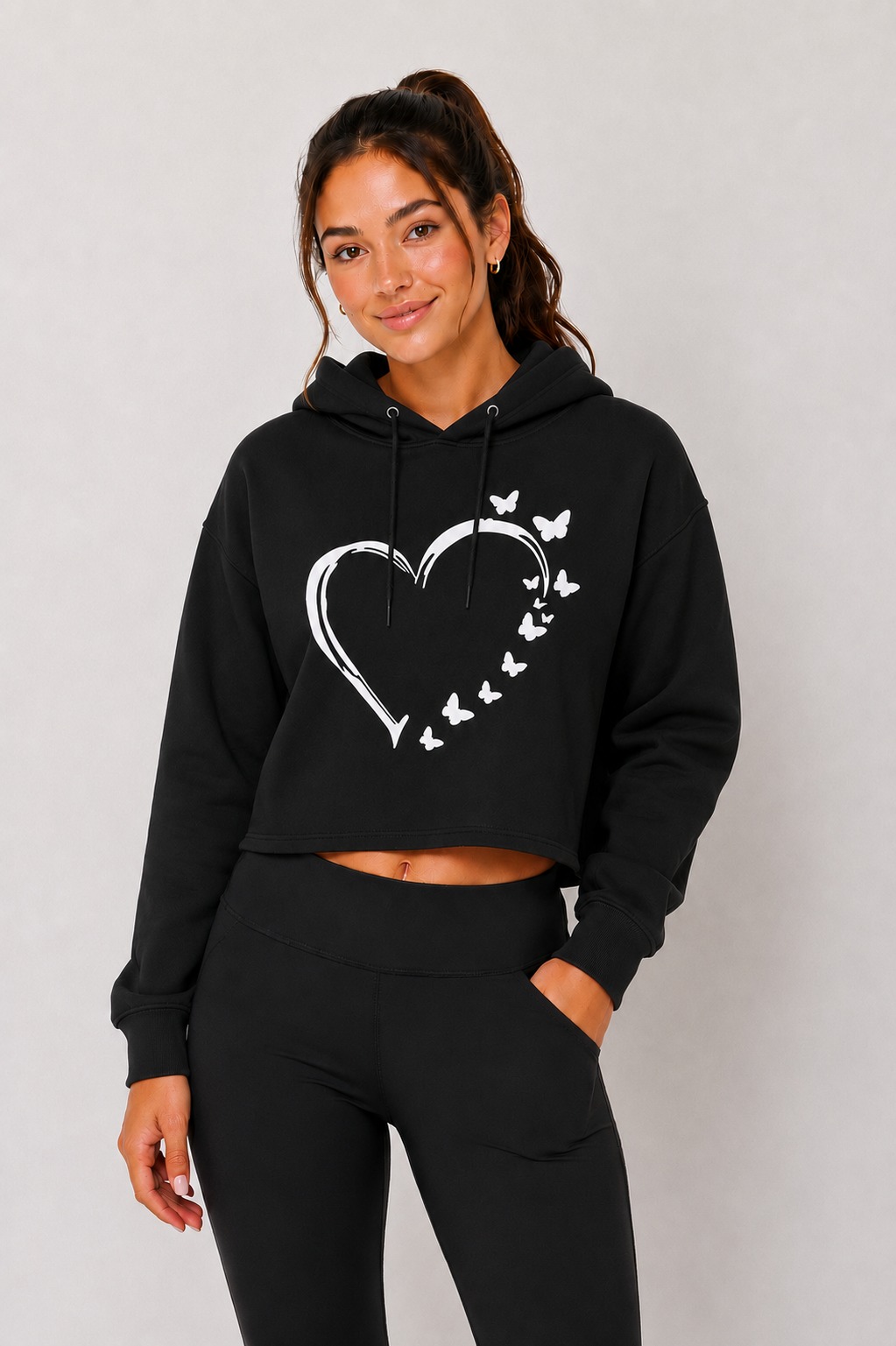 Hoodie Crop Top Negro Corazón 2