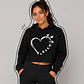 Hoodie Crop Top Negro Corazón y Mariposas - Miniatura 1