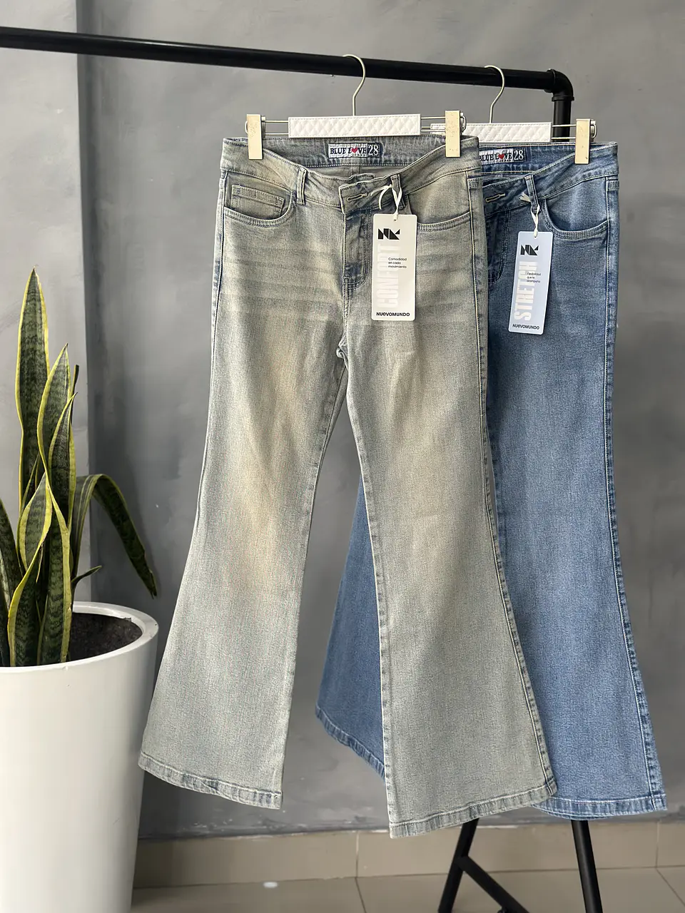 Flare Jeans  1