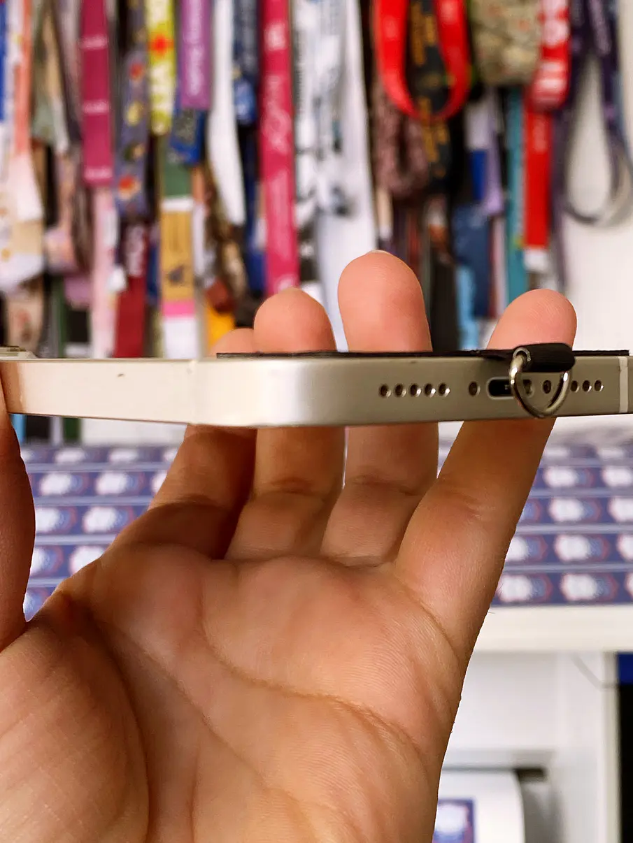 Porta celular Adhesivo para Lanyard  5
