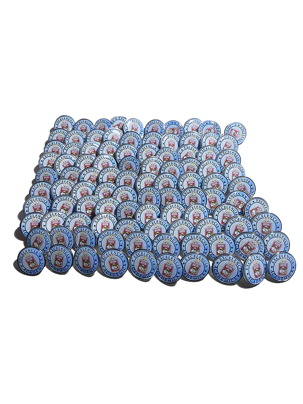 Pin REDONDO CON DOMO DE RESINA personalizados 2