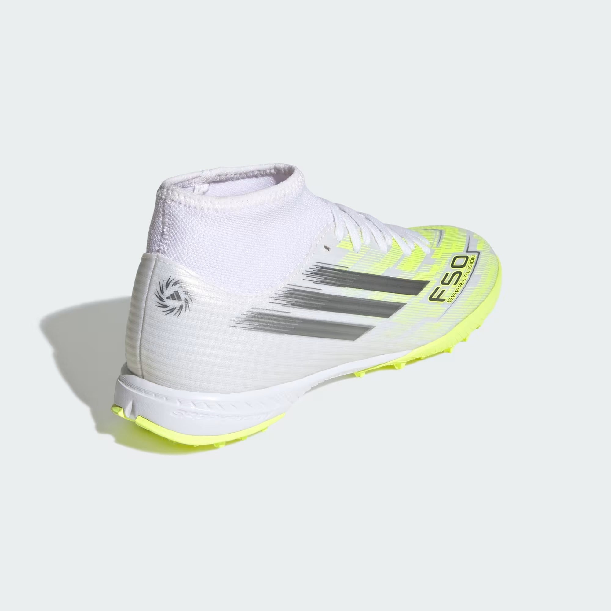 Botines F50 SPARKFUSION CLUB de Caña Media para Pasto Artificial para Mujer 3