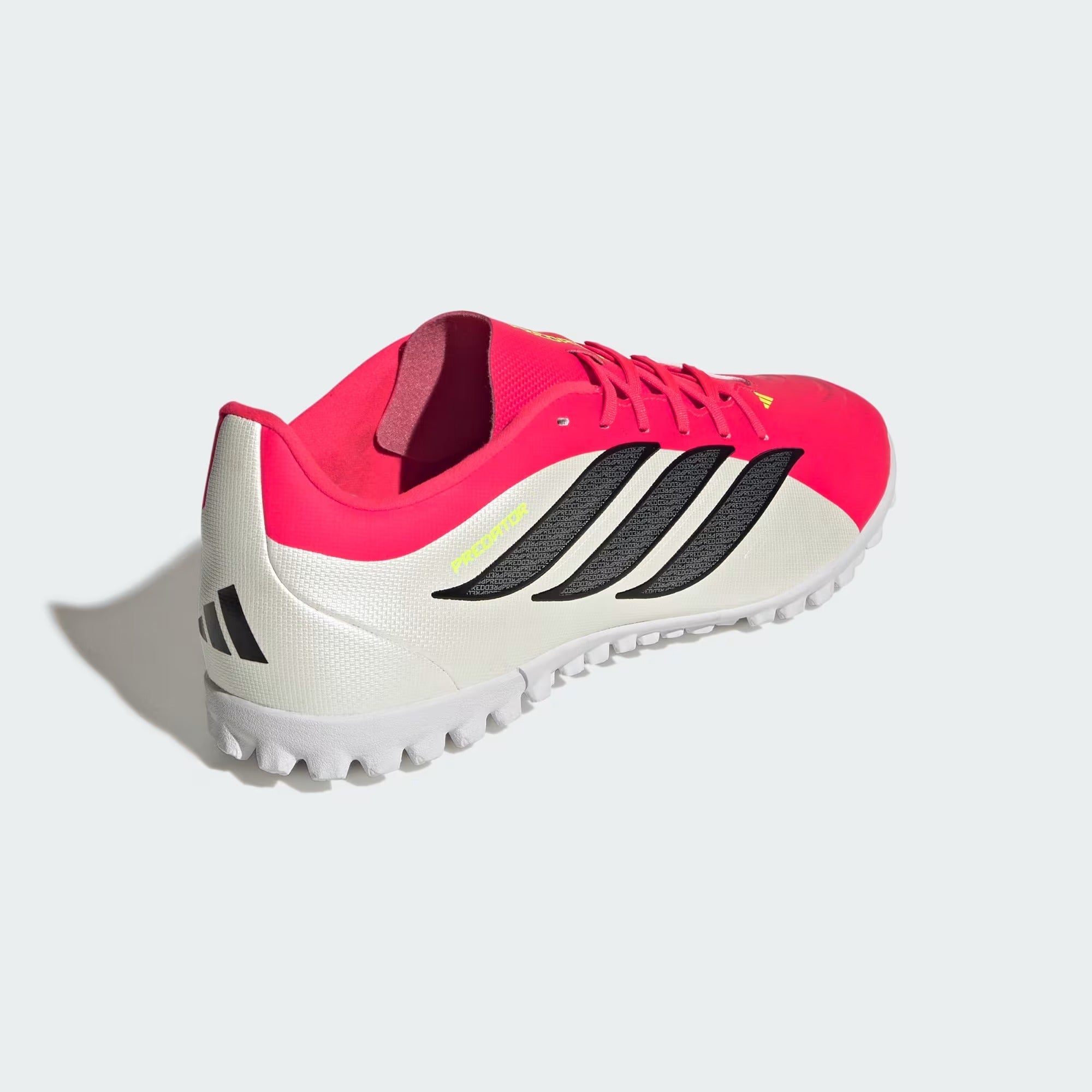 Botines Predator para Pasto Artificial 4