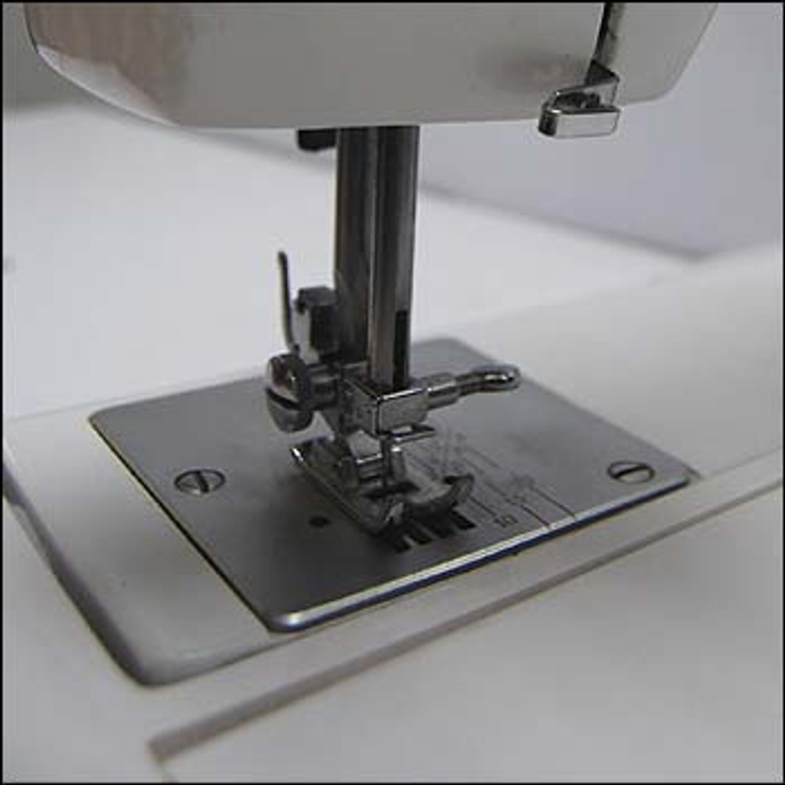 MAQUINA DE COSER BSQ MOD 4800 2