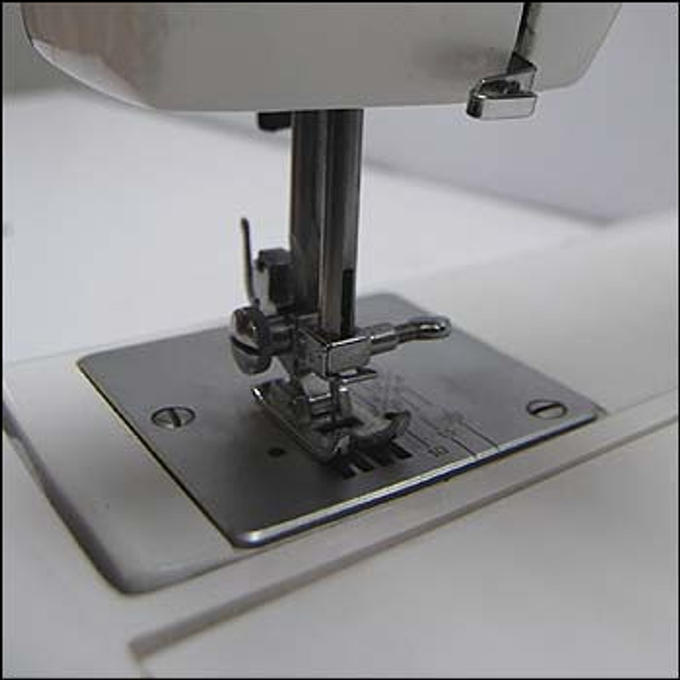 MAQUINA DE COSER BSQ MOD 4800 2