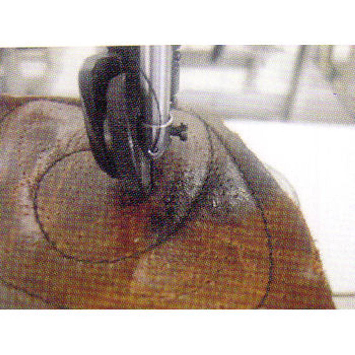 Aparadora BSQ Mod 810: Potencia y Precisión para Coser en Cuero 5