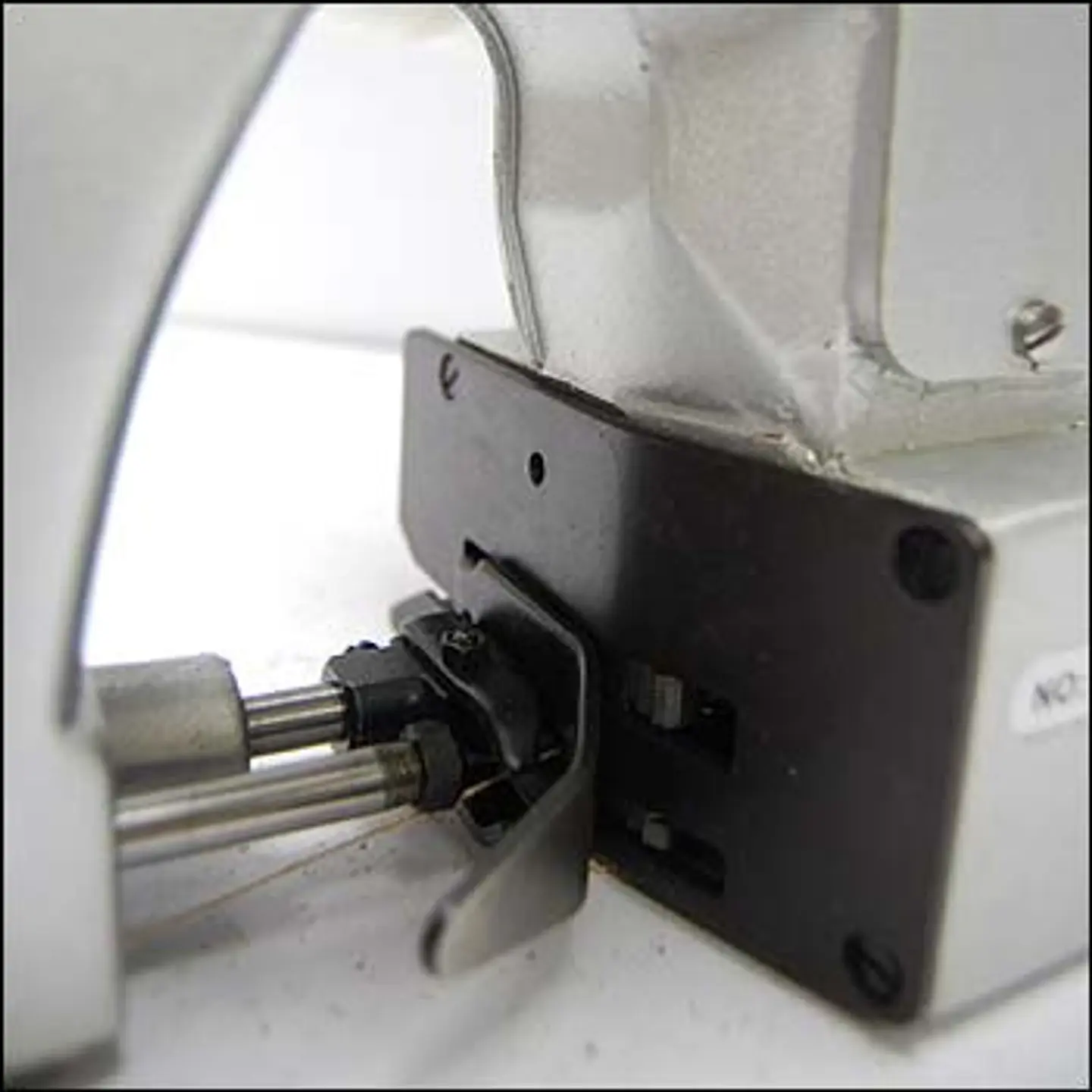 Cerradora de Sacos BSQ GK-26-1A – 1600 RPM, 600-700 Sacos/Día, Rafia, Yute y Papel Industrial 3