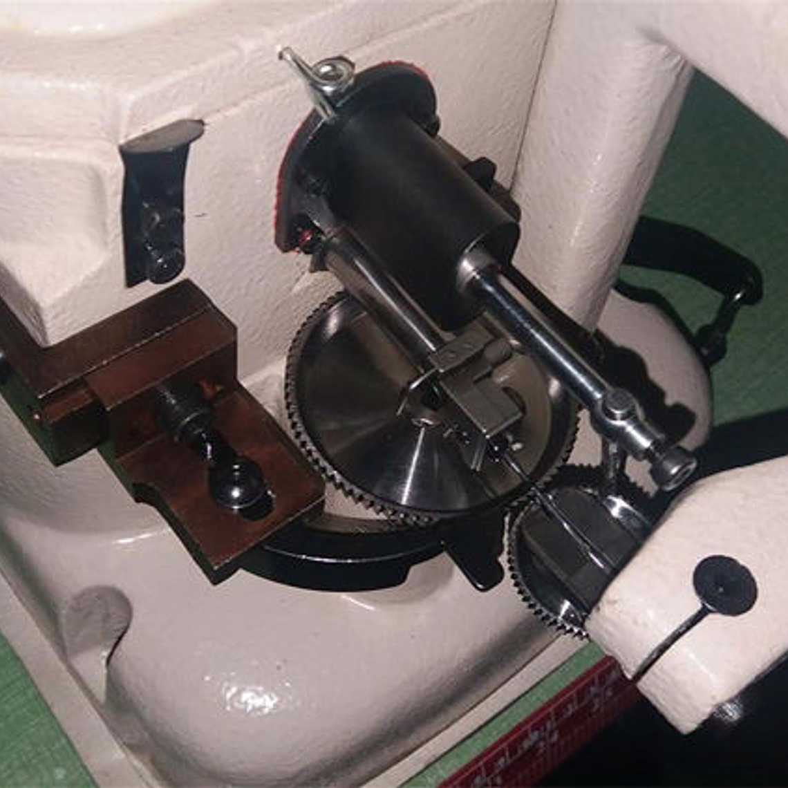 Máquina Peletera BSQ Mod 600 – 11 mm | Ideal para Calzado, Cuero y Marroquinería 5