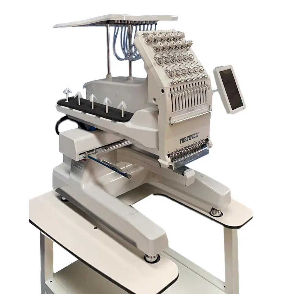 Bordadora Industrial Fortever T-1201 1 Cabezal 12 Agujas 240x320mm con Kit Gorra – Alta Productividad para Emprendedores y Talleres 1