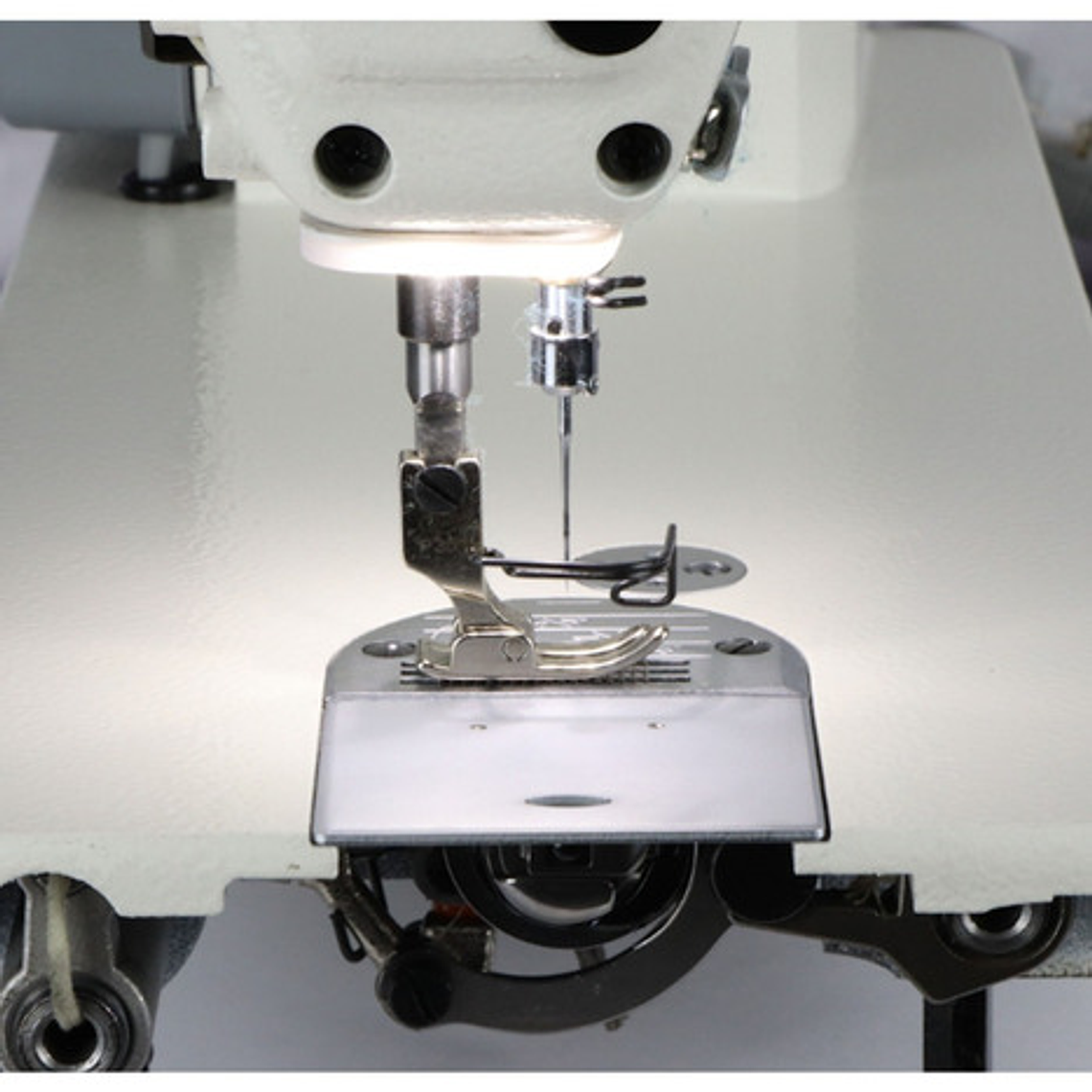 Máquina Recta Automática ES-86 – Motor Servo Directo, Corte de Hilo Automático y Luz LED Regulable 4