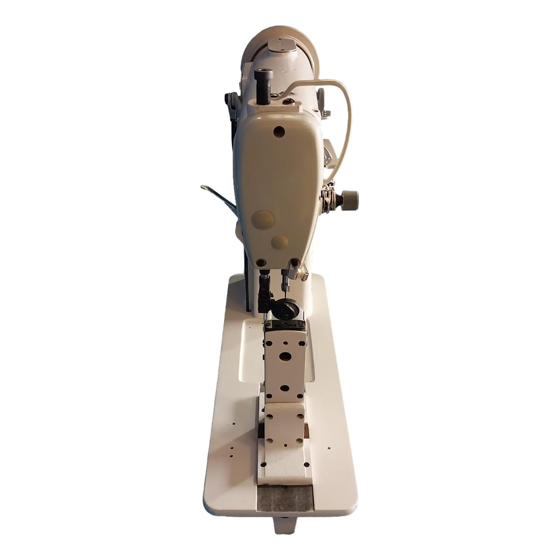 Aparadora BSQ Mod 810: Potencia y Precisión para Coser en Cuero 7