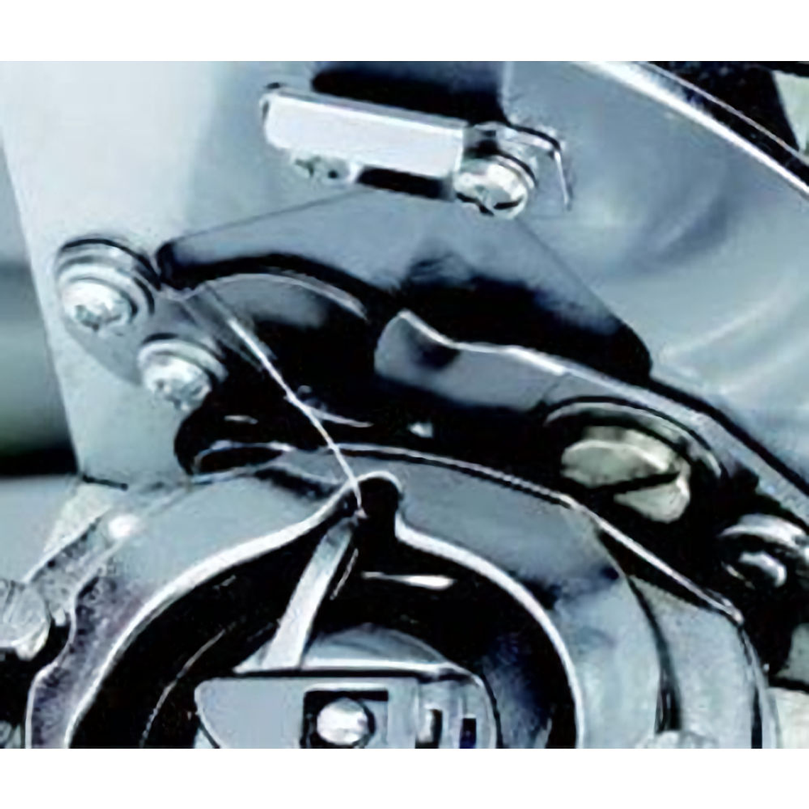 Máquina Siruba Atracadora y Botonera BT 530-Q01: Versatilidad y Precisión para Confección  4