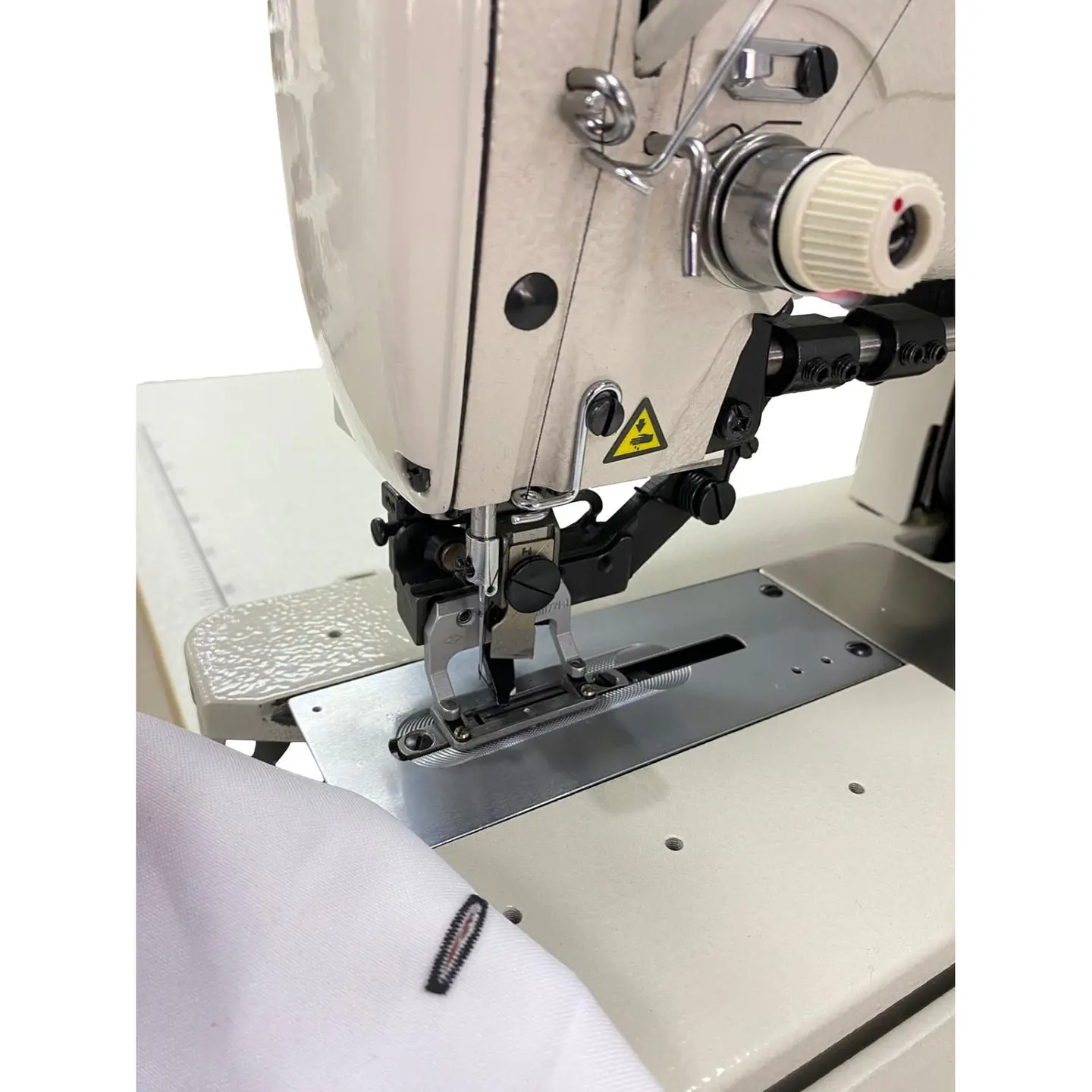 OJALADORA GEMSY MOD GEM 781D - Alta Velocidad, Precisión y Eficiencia 4