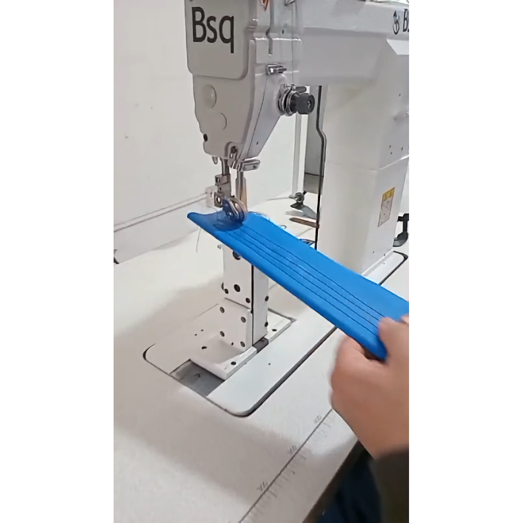 Aparadora BSQ Mod 810: Potencia y Precisión para Coser en Cuero 2