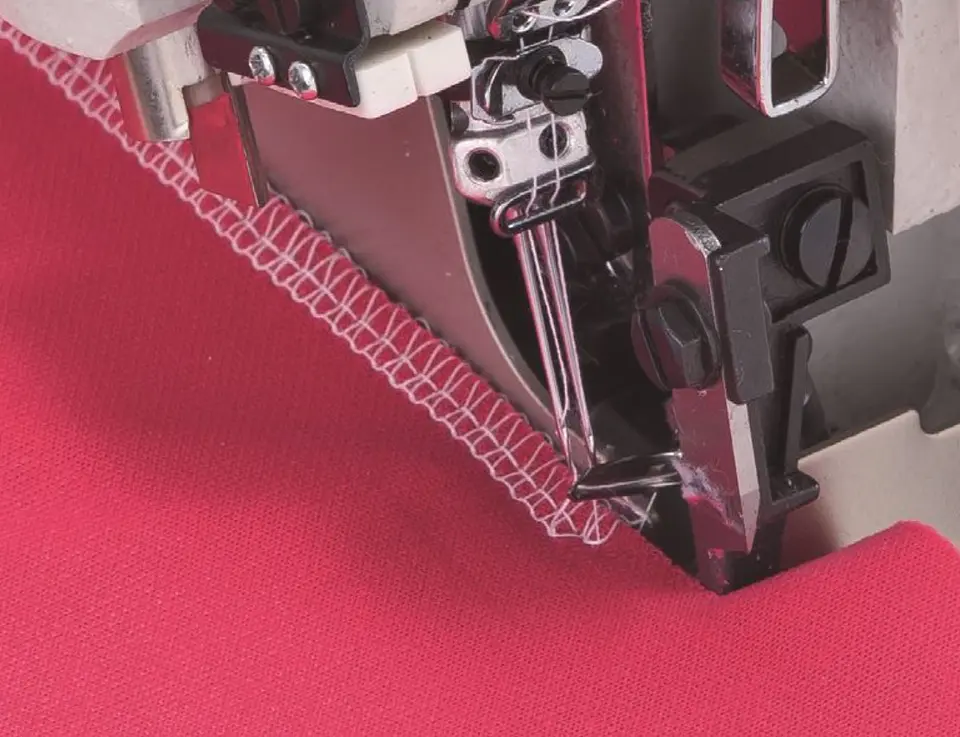 Overlock Siruba Mod. 547QE-514M3-24 – Máquina de Coser Industrial de 4 Hilos con Motor Servo Integrado 2