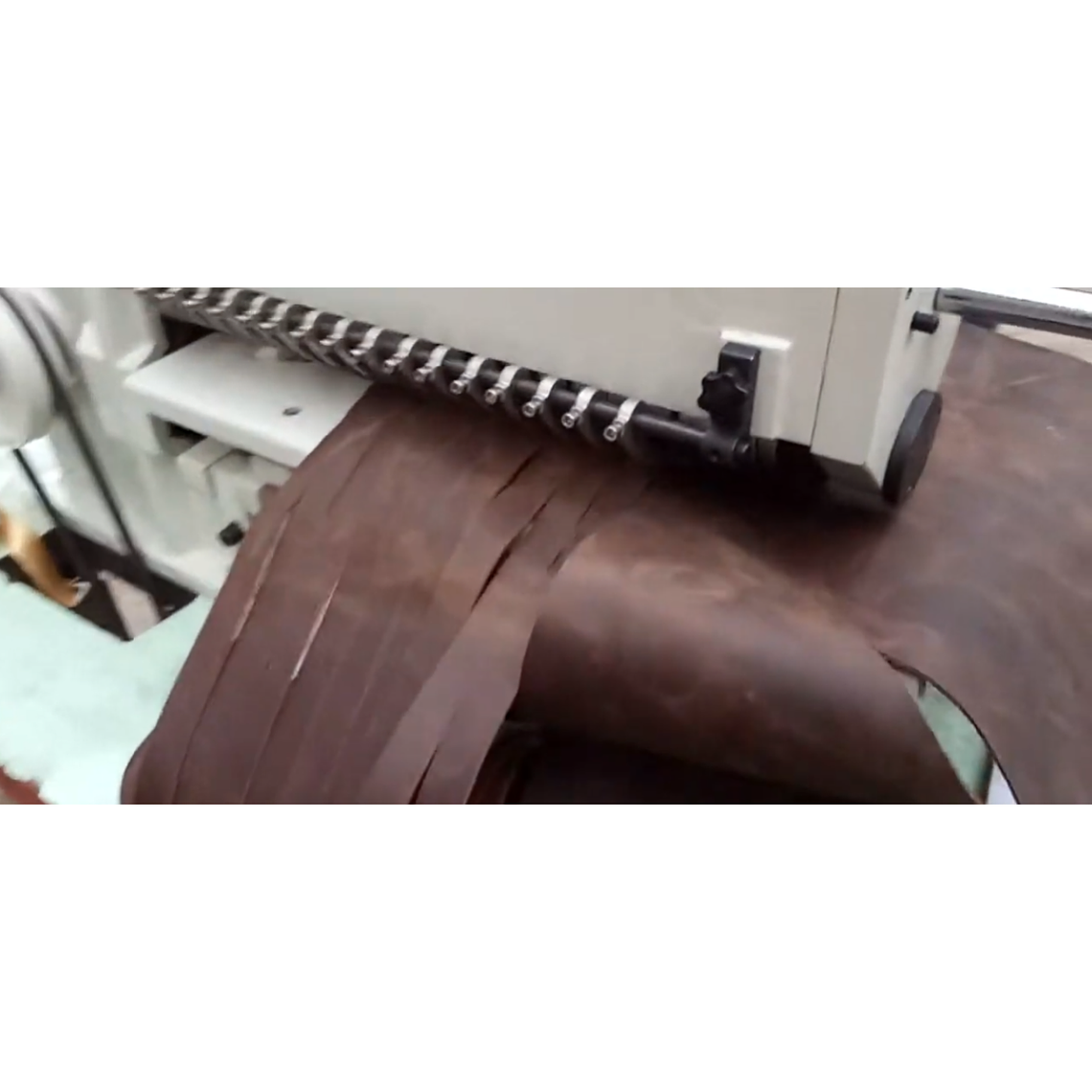 Cortadora de Tiras Cuero KINGMAX GT801S | Máquina Automática Cinturones Correas 305mm | Motor Servo | Cuero  Nailon Tela | Taller Industrial 6