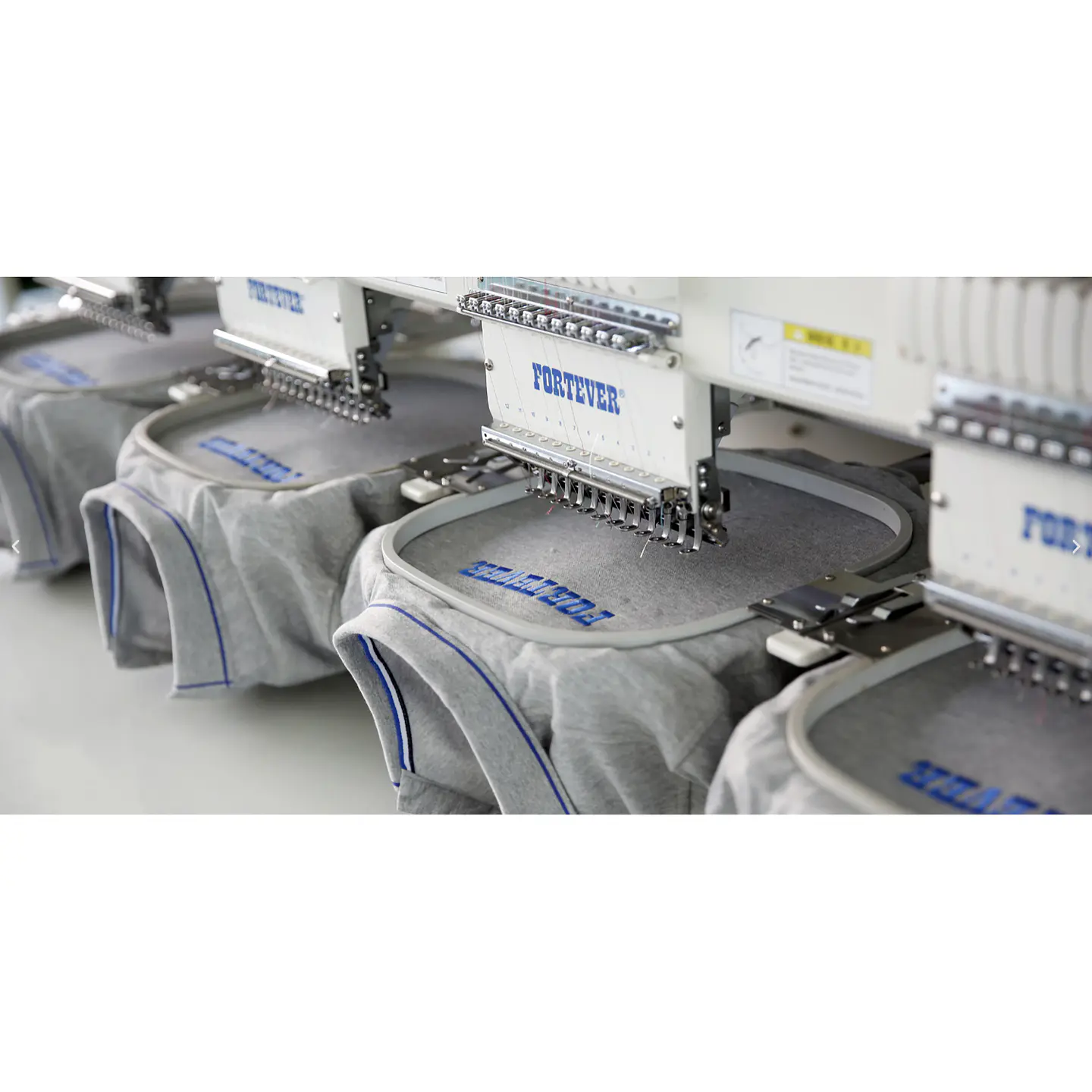 Máquina Bordadora Computarizada Multi-Aguja FT-1204HC — 4 Cabezas, 12 Agujas, Alta Producción Industrial 2
