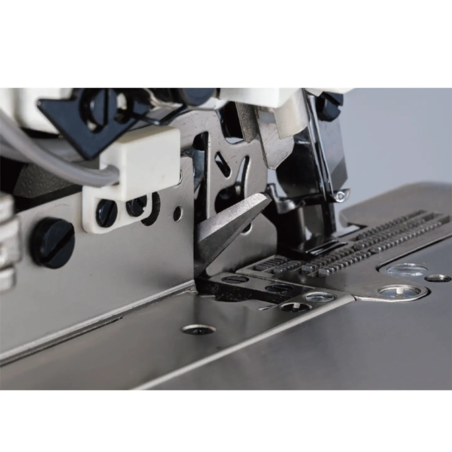 Overlock Industrial Brother FB-N31A-5030 – 2 Agujas, 5 Hilos, 6.000 ppm 4