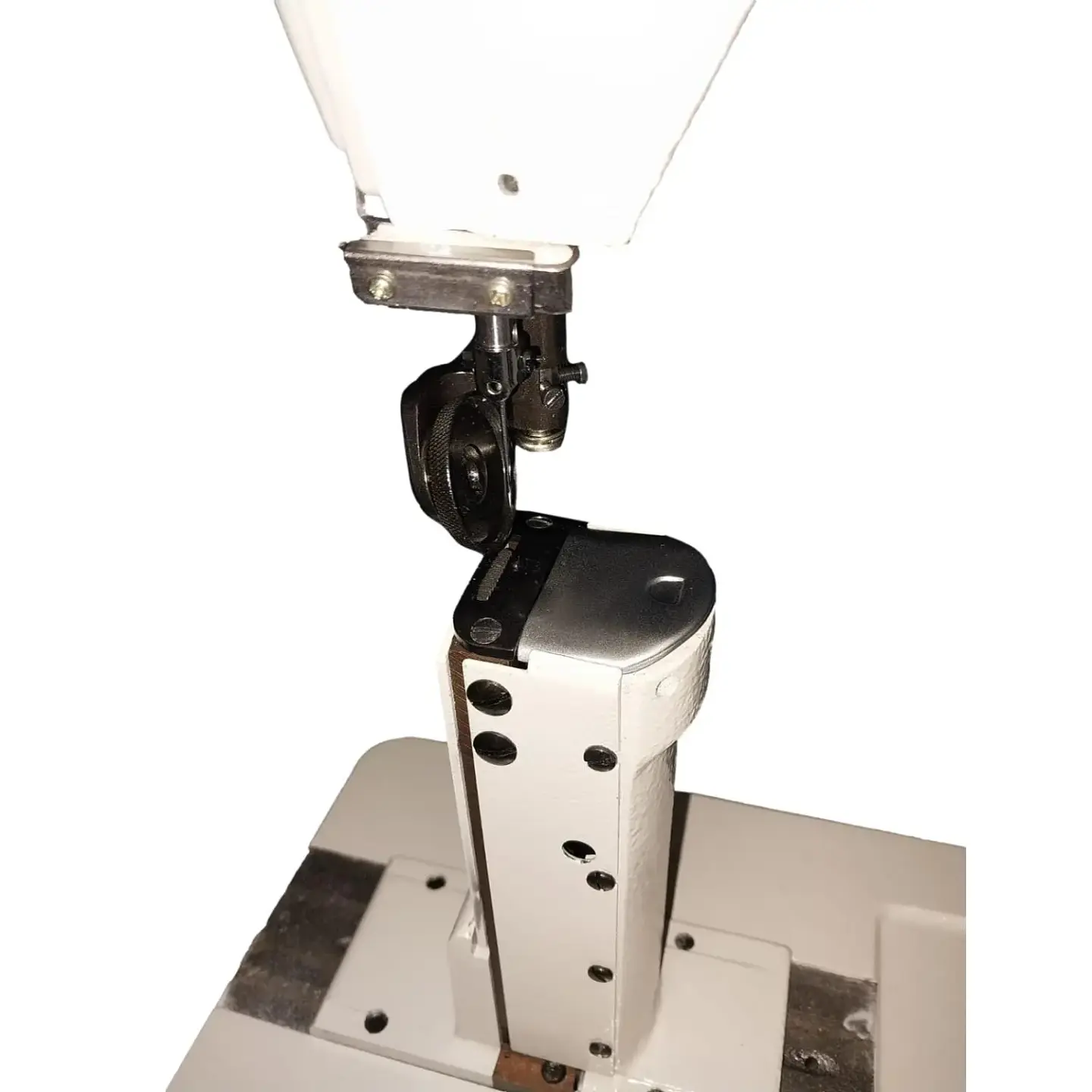 Aparadora BSQ MOD 810 – Costura en Cuero, Calzado y Marroquinería, 2000 p/min Aguja DPx5 2