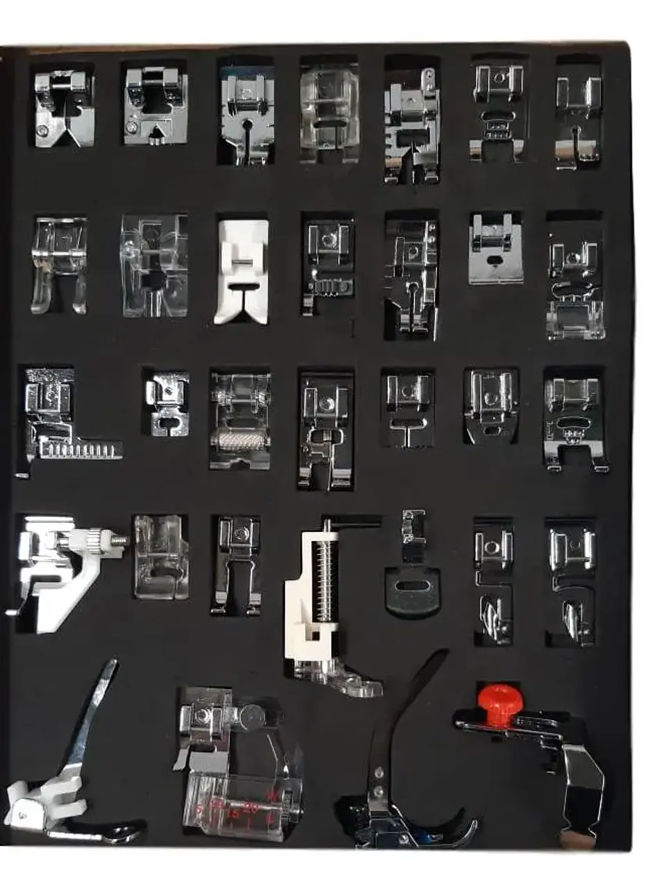 Caja con 32 Prensatelas para Máquina Domestica Mod PFSH-32 2