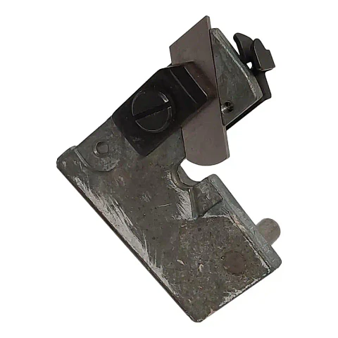 Portacuchillo inferior para Overlock Singer 14U354