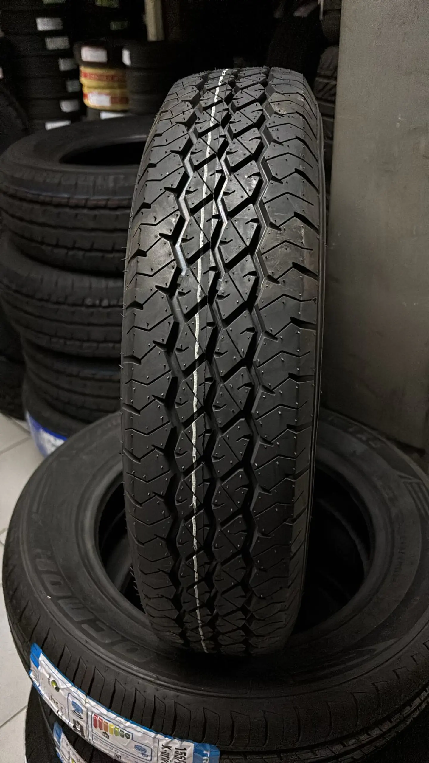 NEUMATICO 155R13C MARCA LONGWAY 1