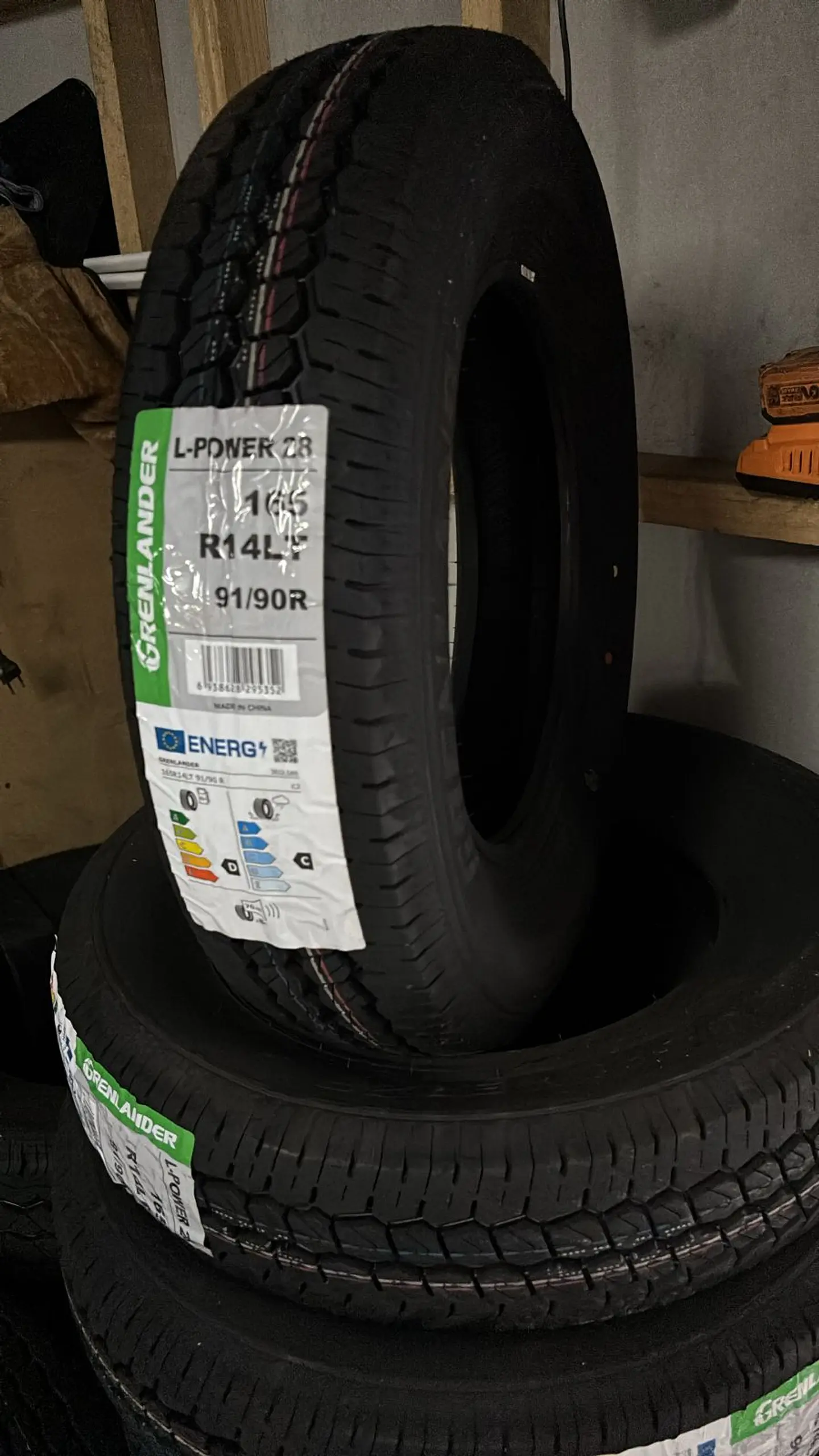 NEUMATICO 165R14C MARCA GRENLANDER 1