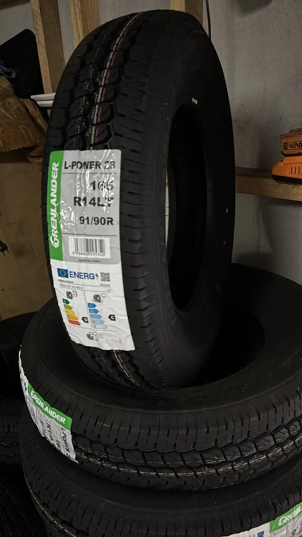 NEUMATICO 165R14C MARCA GRENLANDER 1