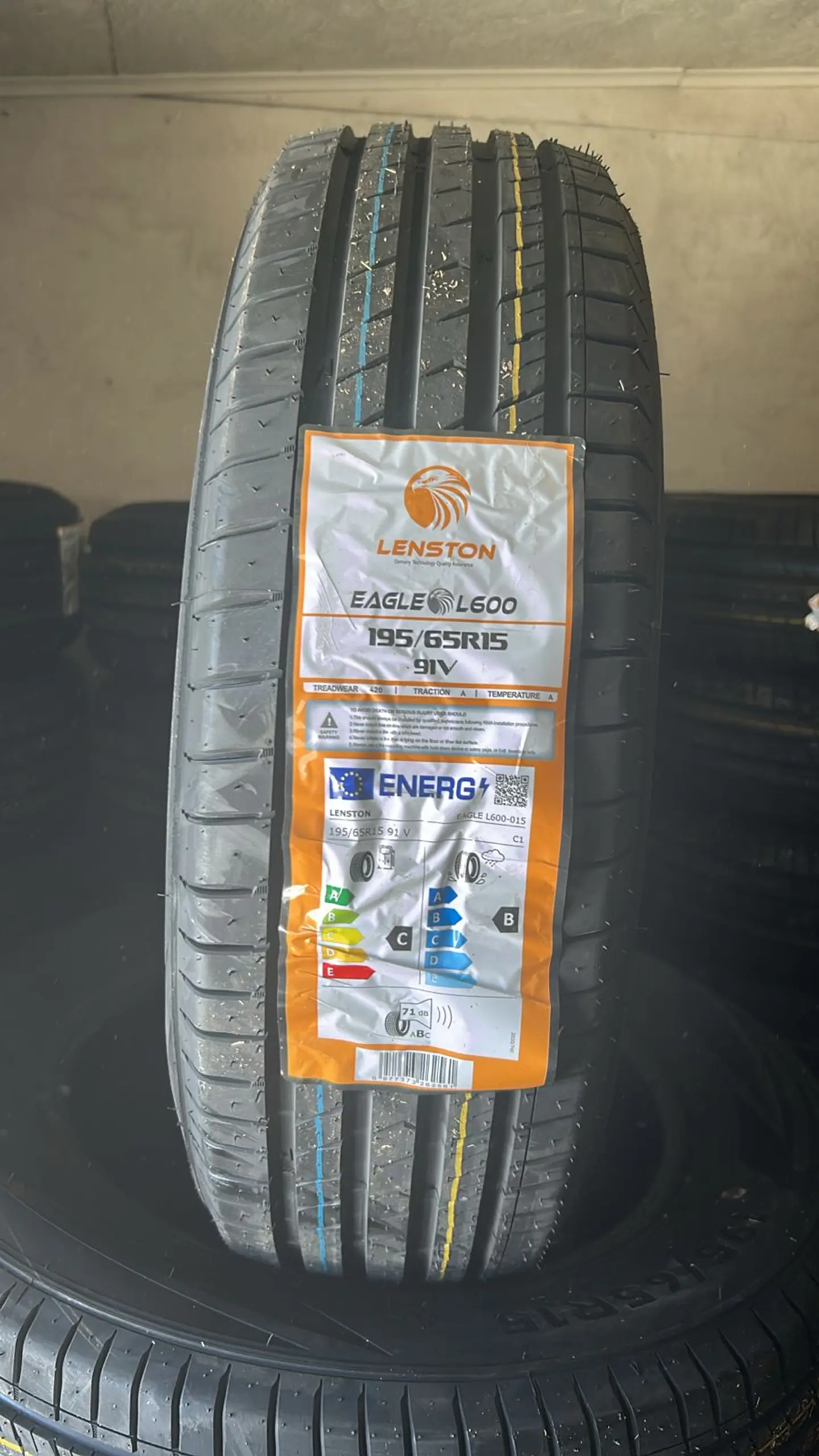 NEUMATICO 195/65R15 MARCA LENSTON 1