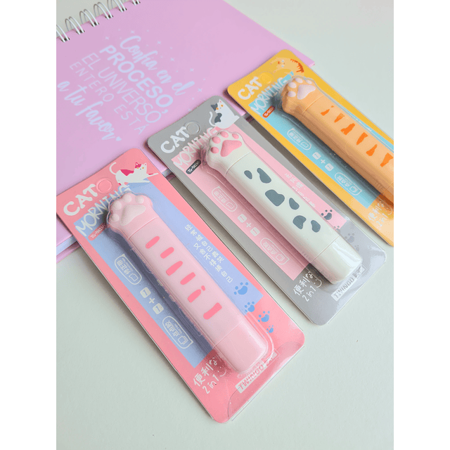 Corrector y pegamento en cinta de gatito