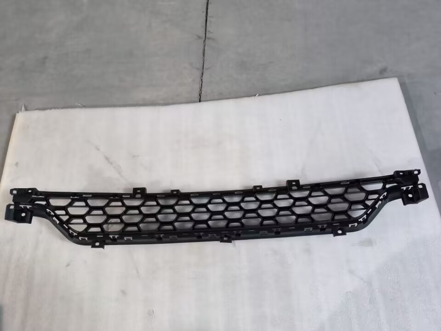 MOLDURA PARACHOQUE DELANTERO TIGGO 8 1