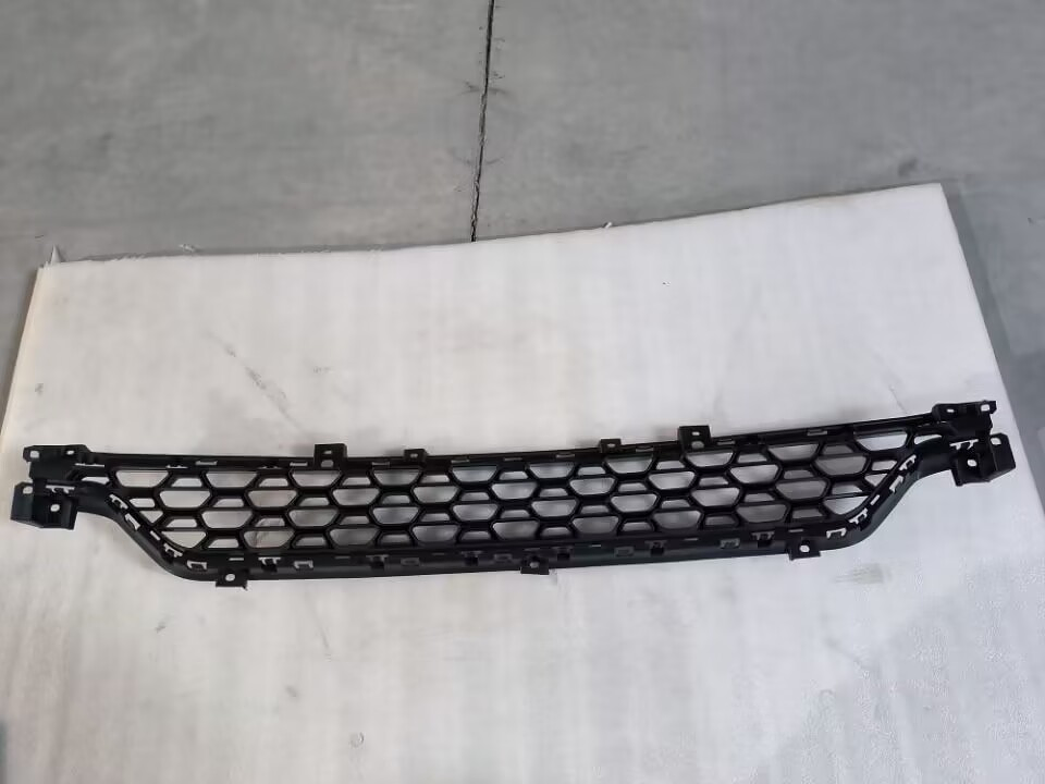 MOLDURA PARACHOQUE DELANTERO TIGGO 8 1