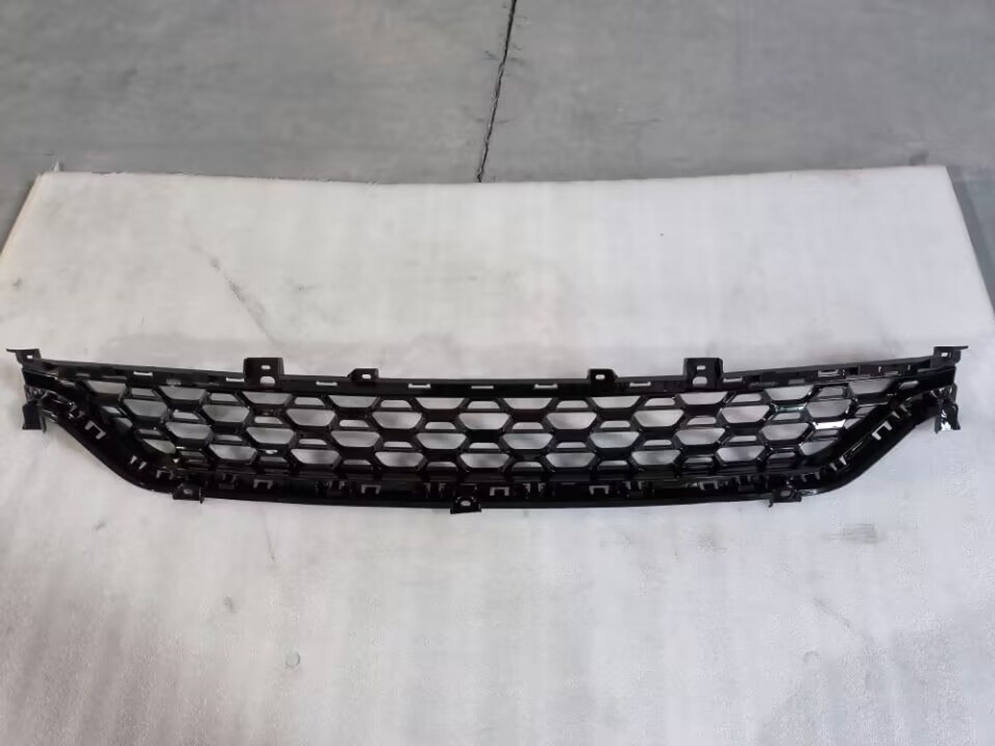 MOLDURA PARACHOQUE DELANTERO TIGGO 8 2