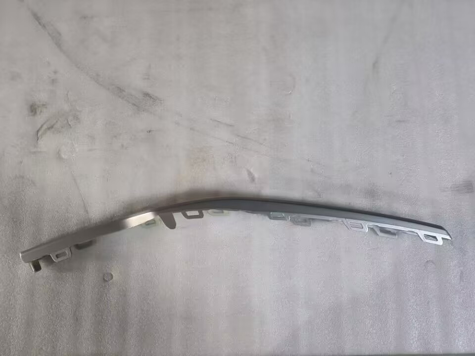 BISEL DERECHO LUZ DIA TIGGO 5 PRO 1