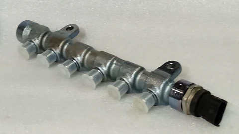 Common Rail Oil Pipe