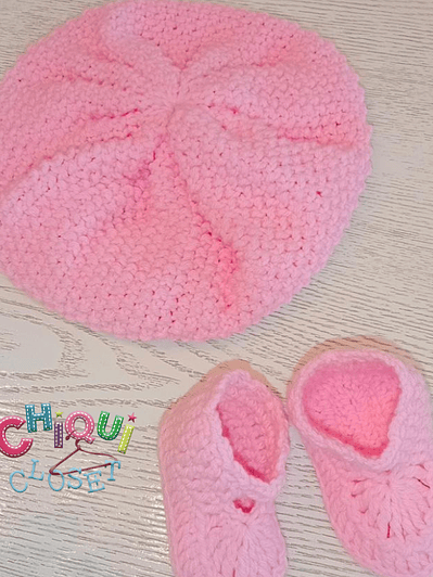 Gorro y patines rosa