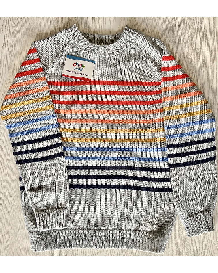 Sweater gris con rayas de colores