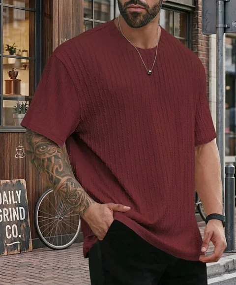 Camiseta de manga corta roja con relieve