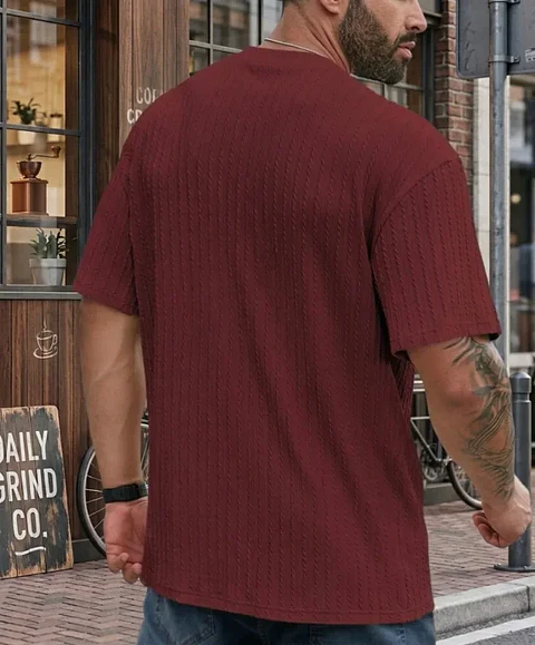 Camiseta de manga corta roja con relieve