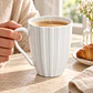 Taza Con Líneas Verticales Y Relieve - Miniatura 2