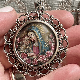 Medalla de Virgen de Guadalupe y Virgen de Lourdes filigrana 