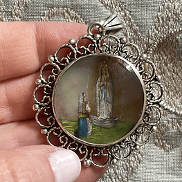 Medalla de Virgen de Guadalupe y Virgen de Lourdes filigrana 