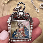 Maravillosa medalla de la Virgen del Carmen y la Virgen y el Niño con manto estrellado 