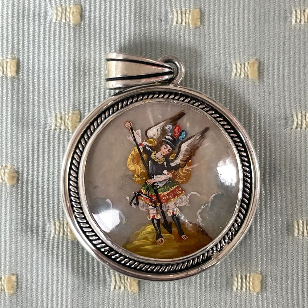 Medalla de la Virgen de Guadalupe y San Miguel Arcángel 