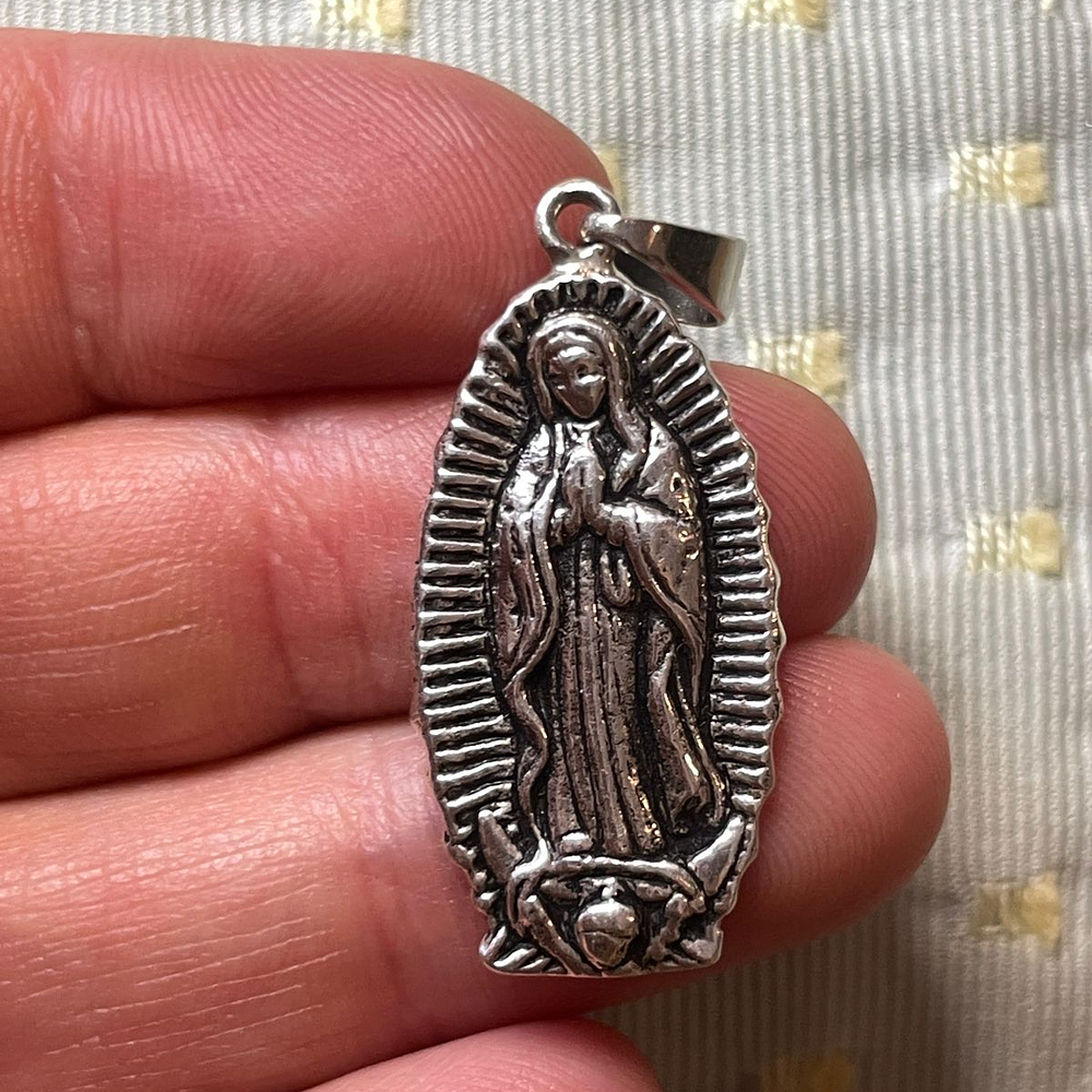 Colgante Virgen de Guadalupe en plata 950 