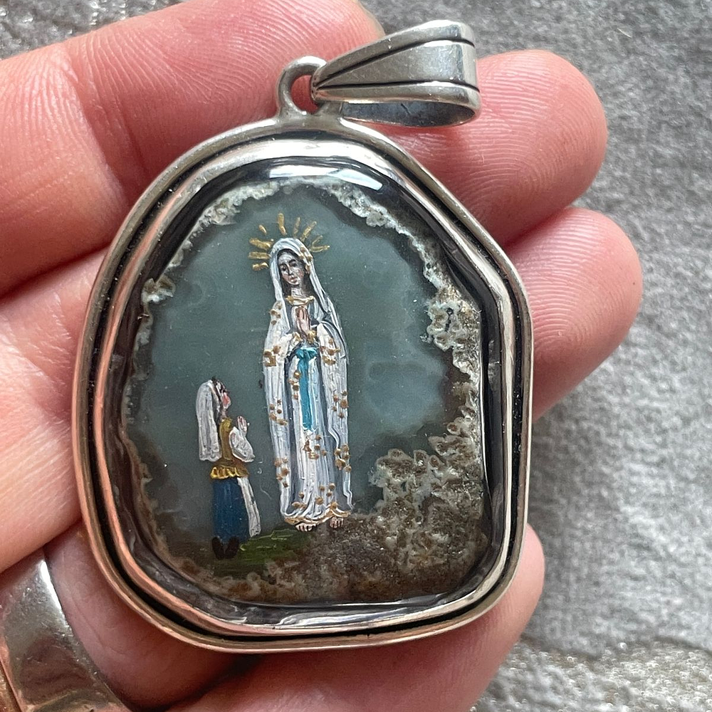 Maravillosa Virgen de Lourdes en Agata 