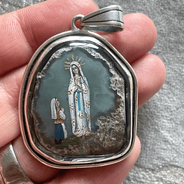 Maravillosa Virgen de Lourdes en Agata 