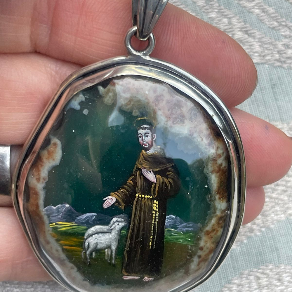 Medalla de San Francisco de Asís sobre ágata